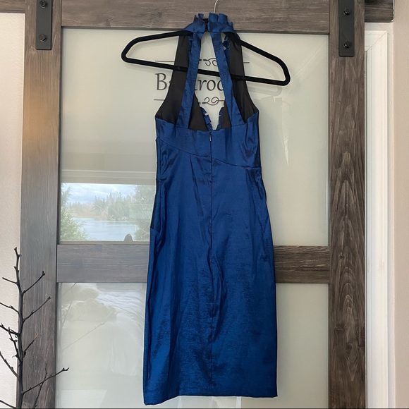 Pretty blue special occasion dress low neckline - Picture 4 of 5